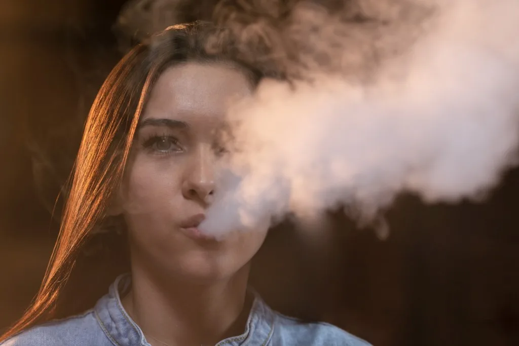 Différences entre le vapotage et le tabagisme - lequel vous donne le plus de plaisir ?
